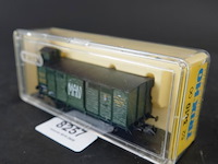Trix gesloten goederenwagen met remmershuis van de königlich bayerische staatsbahn (k.bay.sts.b.), bedrukt met het logo van man (maschinenfabrik augsburg-nürnberg) - afbeelding 1 van  2