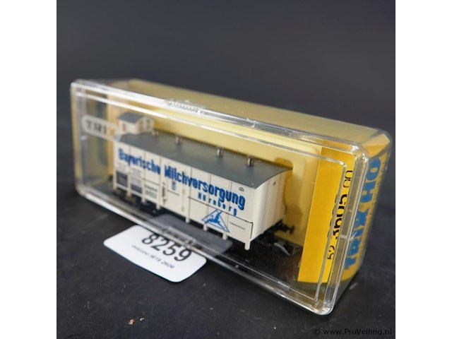 Trix minitrix 15359 n-schaal goederenwagen met remhuis van de k.bay.sts.b. (koninklijke beierse spoorwegen), met de opdruk "bayerische milchversorgung nürnberg" (jaarwagen 2009 trix profi-club) - afbeelding 1 van  3