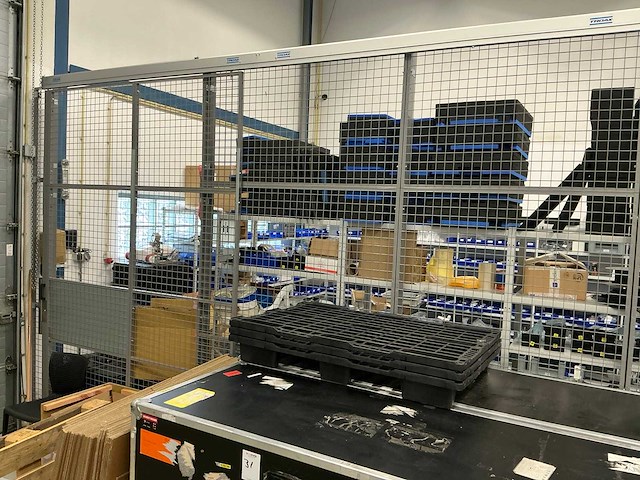 Troax scheidingshek met 2x schuifdeur - afbeelding 1 van  13