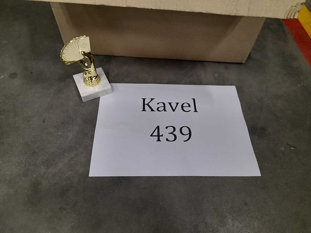 Trofee kaarten in hand - afbeelding 2 van  2