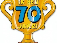 Trofee met lint en tekst ik ben 70 jaar 45 x - afbeelding 1 van  3