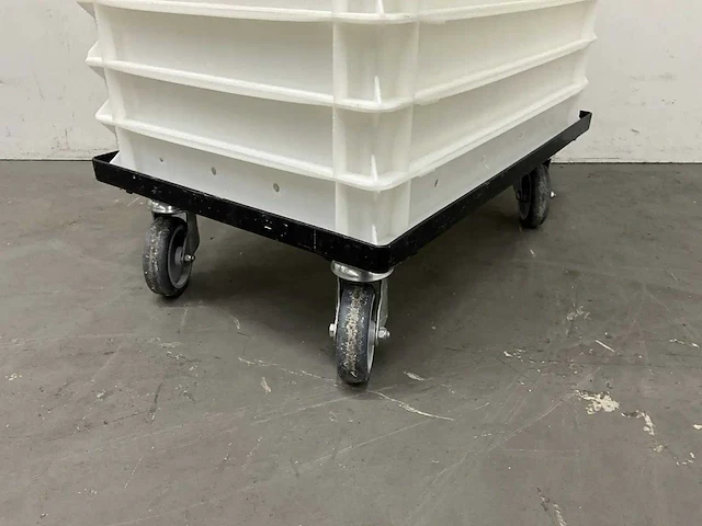 Trolley met 28 deegkratten - afbeelding 3 van  4