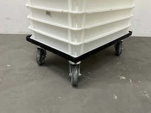 Trolley met 28 deegkratten - afbeelding 3 van  4