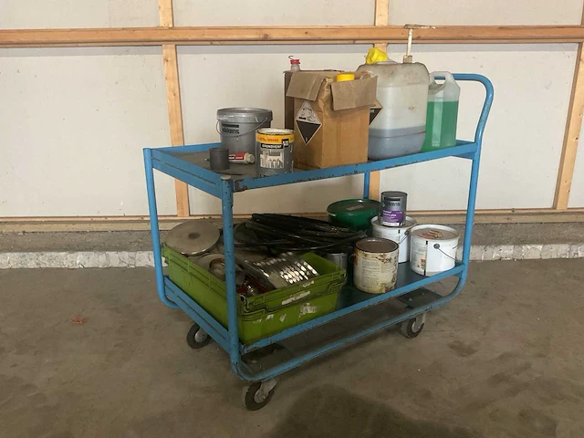 Trolley met reiningsmateriaal - afbeelding 1 van  10