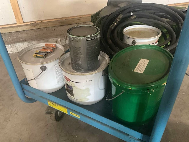 Trolley met reiningsmateriaal - afbeelding 5 van  10
