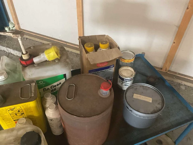 Trolley met reiningsmateriaal - afbeelding 9 van  10