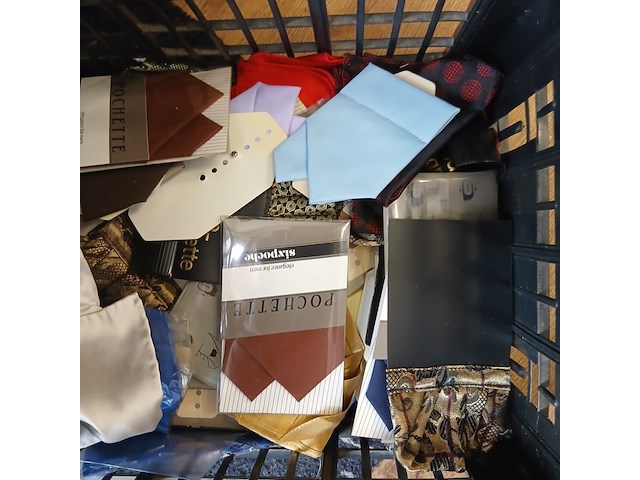 Trouwaccessoires bruid, bruidegom, bruidsmeisje/jongen - afbeelding 2 van  16