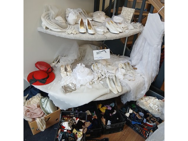 Trouwaccessoires bruid, bruidegom, bruidsmeisje/jongen - afbeelding 1 van  16