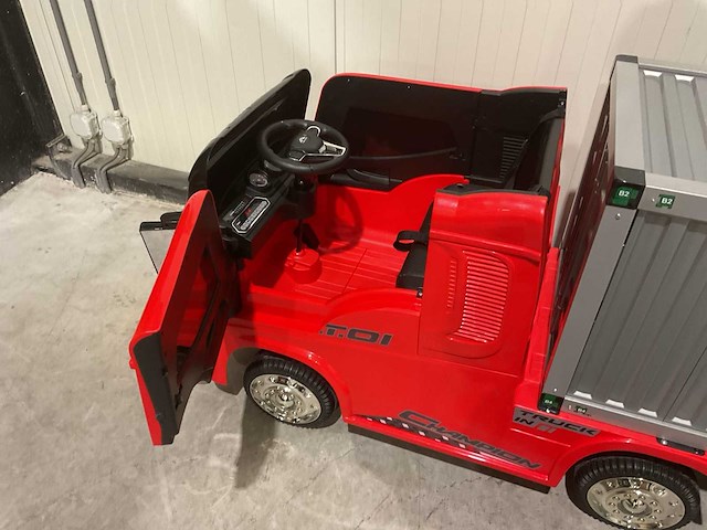 Truck champion rood elektrische kindervrachtwagen - afbeelding 1 van  1