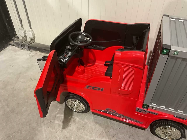 Truck champion rood elektrische kindervrachtwagen - afbeelding 49 van  58
