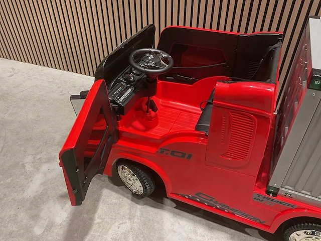 Truck champion rood elektrische kindervrachtwagen - afbeelding 27 van  58