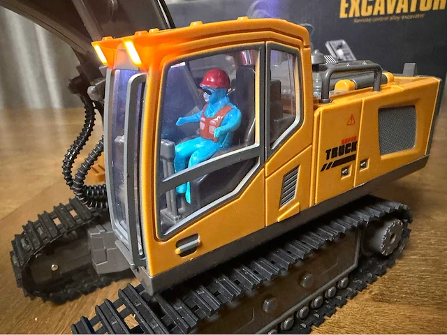 Truck excavator digging overig binnenspeelgoed - afbeelding 2 van  5