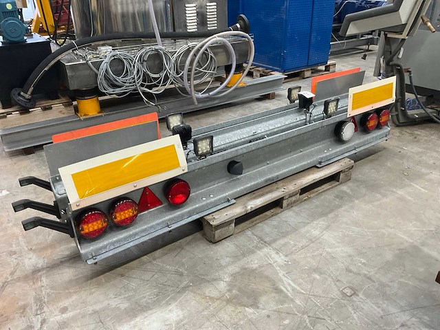 Truck parts (2x) - afbeelding 1 van  5