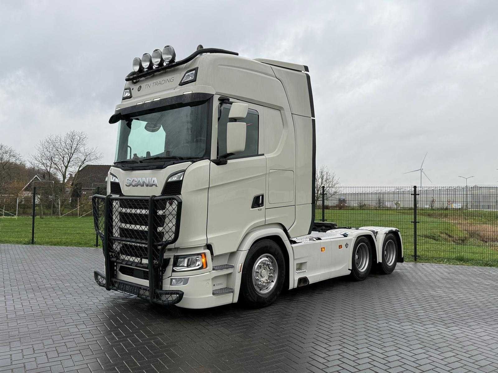 Trucks en trailers in eerbeek