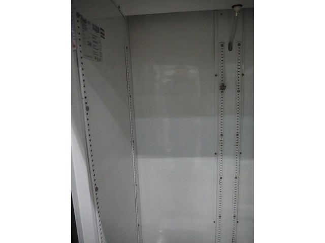 True - afbeelding 8 van  12