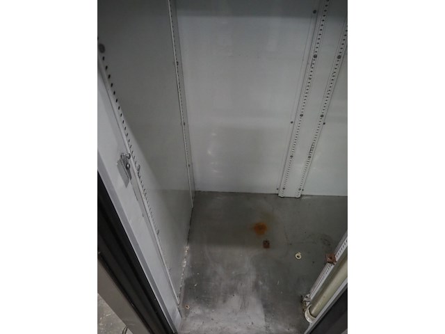 True - afbeelding 9 van  12