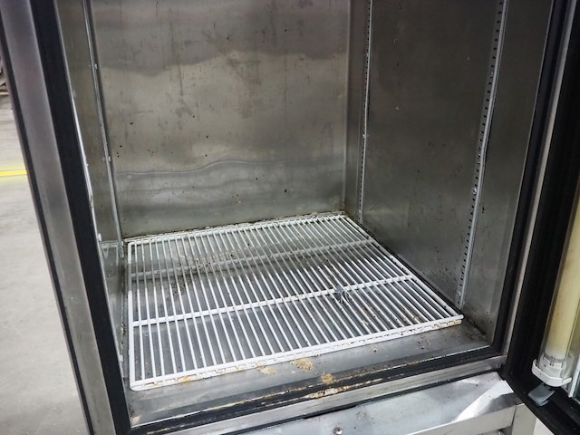 True - afbeelding 7 van  10