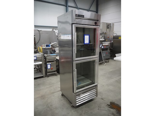 True - afbeelding 2 van  8