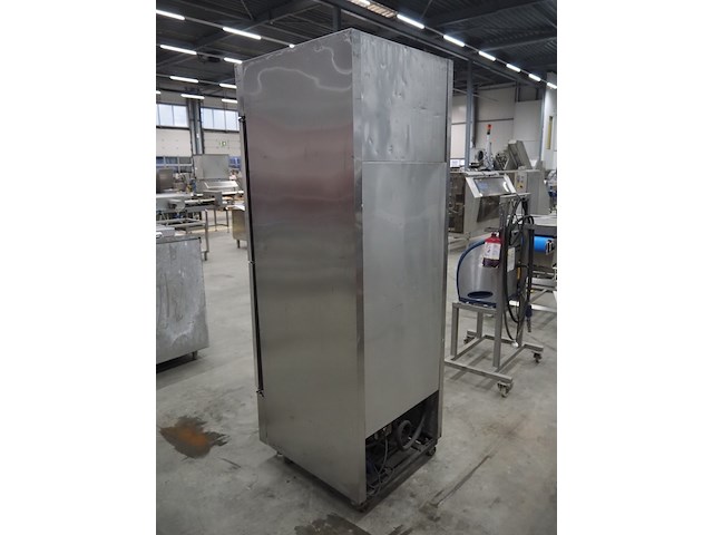 True - afbeelding 4 van  8