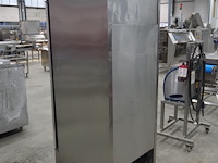 True - afbeelding 4 van  8