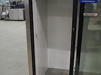 True - afbeelding 6 van  10