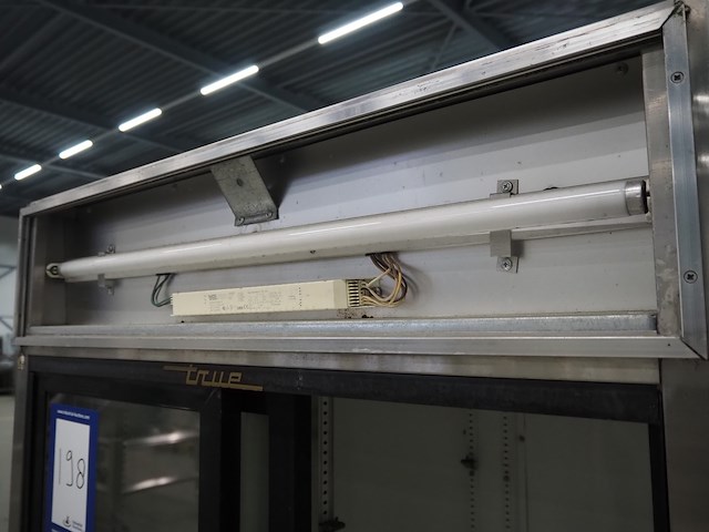 True - afbeelding 9 van  10