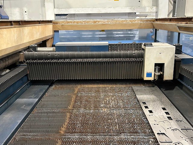 Trumpf - 2015 - trulaser 5040 - lasersnijmachine - liftmaster compact - afbeelding 6 van  17