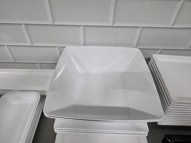 Truyts - partij schalen en kunststof borden - afbeelding 3 van  7