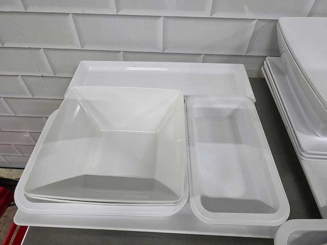 Truyts - partij schalen en kunststof borden - afbeelding 5 van  7