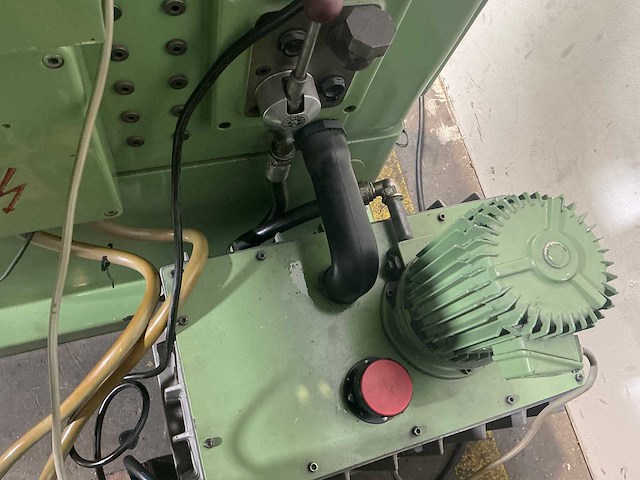 Tschudin - htg 410 - cylindrical grinding machine - afbeelding 9 van  10