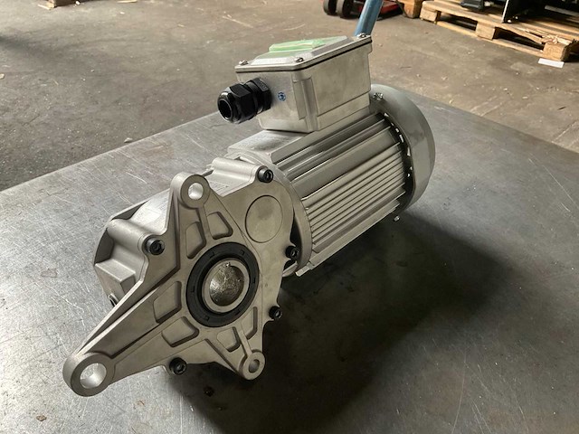 Tsubaki cmfa010 elektromotor met reductor (9x) - afbeelding 4 van  9