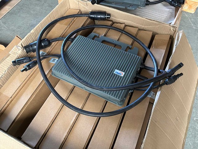 Tsun tsol-m800 micro-omvormer (11x) - afbeelding 1 van  4
