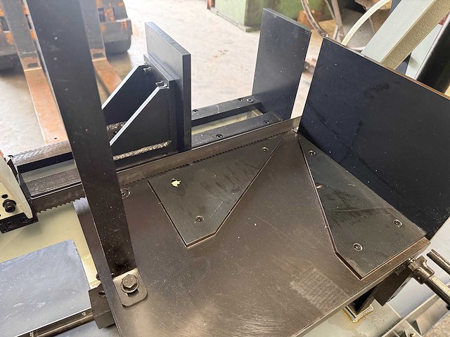 Ttmc - bs-2114 th - metalen horizontale bandzaagmachine - afbeelding 4 van  9