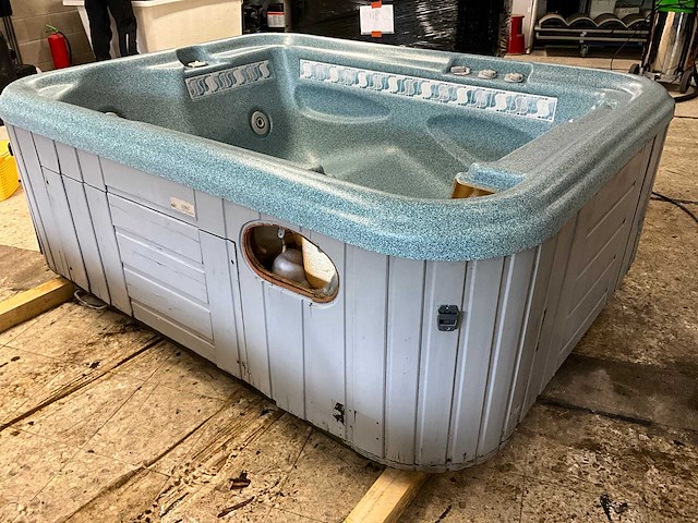 Tubbe jacuzzi - afbeelding 7 van  13