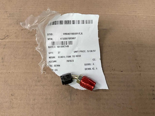 Tube to hose elbow (37x) - afbeelding 1 van  2