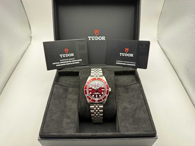 Tudor black bay 58 m7939a1a0ru-0001 | red dial | jubilee | unworn 2026 - afbeelding 2 van  10