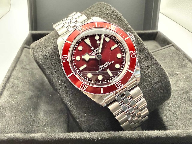 Tudor black bay 58 m7939a1a0ru-0001 | red dial | jubilee | unworn 2026 - afbeelding 3 van  10