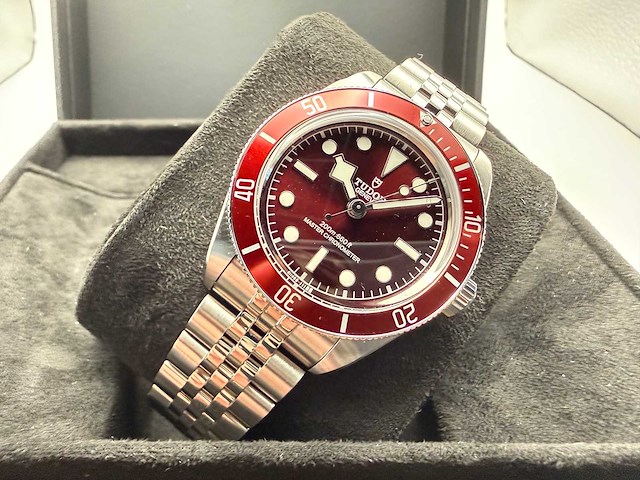 Tudor black bay 58 m7939a1a0ru-0001 | red dial | jubilee | unworn 2026 - afbeelding 4 van  10