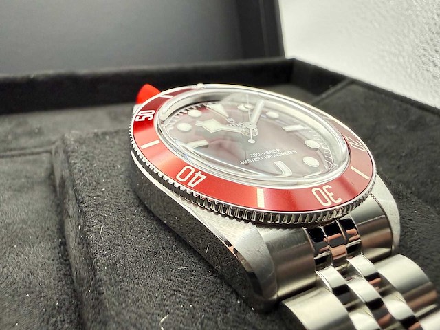 Tudor black bay 58 m7939a1a0ru-0001 | red dial | jubilee | unworn 2026 - afbeelding 6 van  10