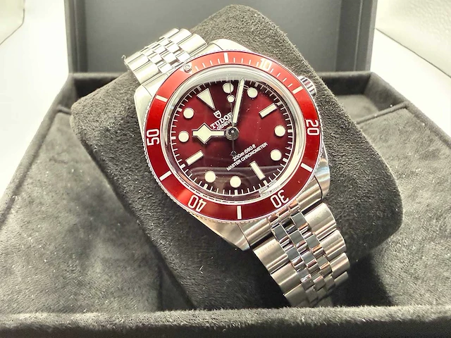 Tudor black bay 58 m7939a1a0ru-0001 | red dial | jubilee | unworn 2026 - afbeelding 3 van  10