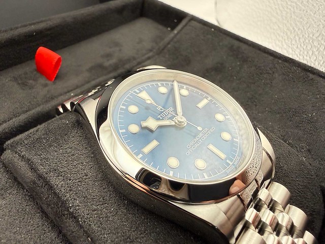 Tudor black bay one 39 | jubilee | blue dial | unworn | 2026 - afbeelding 11 van  12