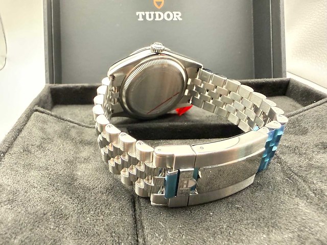 Tudor black bay one 39 | jubilee | blue dial | unworn | 2026 - afbeelding 12 van  12