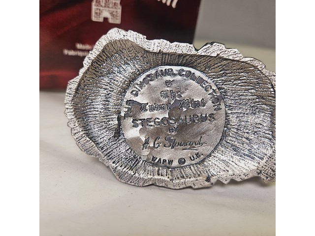 Tudor mint england - stegosaurus statuette met zilver vergoten - afbeelding 7 van  7