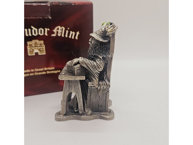 Tudor mint england - 'the drout keeper' statuette met zilver vergoten - afbeelding 4 van  9
