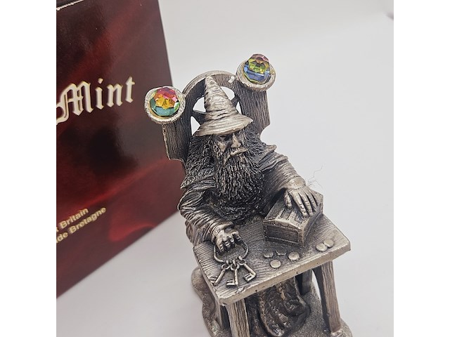 Tudor mint england - 'the drout keeper' statuette met zilver vergoten - afbeelding 7 van  9