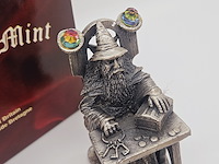 Tudor mint england - 'the drout keeper' statuette met zilver vergoten - afbeelding 7 van  9