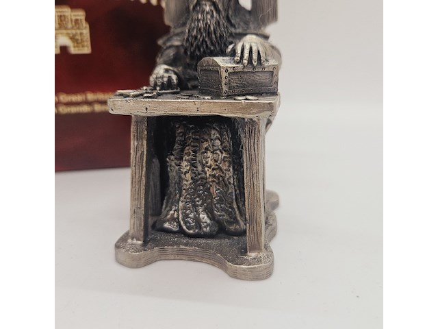 Tudor mint england - 'the drout keeper' statuette met zilver vergoten - afbeelding 8 van  9