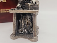 Tudor mint england - 'the drout keeper' statuette met zilver vergoten - afbeelding 8 van  9