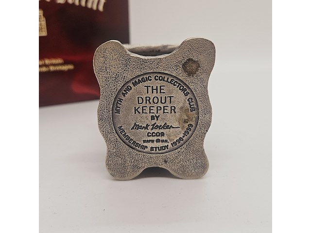 Tudor mint england - 'the drout keeper' statuette met zilver vergoten - afbeelding 9 van  9