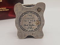 Tudor mint england - 'the drout keeper' statuette met zilver vergoten - afbeelding 9 van  9